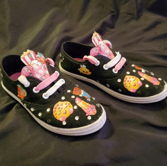 *3-for-$20* Shopkins shoes, size 11c - Picture 1 of 6